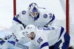 Cirelli, Point help Lightning top Blackhawks 4-2