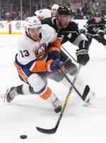 Islanders score 4 goals in 3rd period, top Kings 7-2