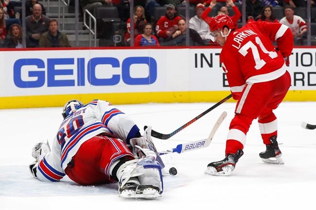 Hockey News Henrik Lundqvist Shuts Out Red Wings In Rangers 1 0 Win 1980