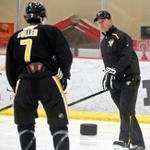 Penguins coach Sullivan taking leave after father's death