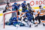 Vancouver Canucks dominate slumping Philadelphia Flyers in 5-1 win