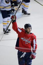 Tom Wilson breaks tie in 3rd, Capitals beat Sabres 2-1